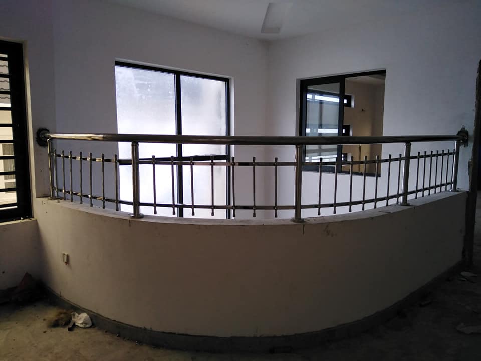 cable railing upper deck of modern home